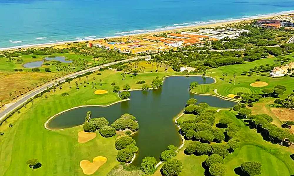 Playa de La Barrosa: Bandera Azul 2025 y destino turístico de referencia en la Costa de la Luz